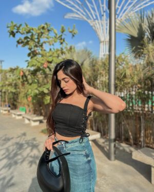 Ravina tekwani Instagram - Cool enough ki aur koshish karu? 

Use my code 15FTINF for 15% off 🩵

Products: 
🔎Contrast Seam Black Top
SKU: FKE13341-XS

🔎TINTED DISTRESSED STRAIGHT PANTS
SKU: FKE15707-26
.
.
.
.
.
Trending reels , outfits, fashion outfits, #trendingreels #ootd ootd