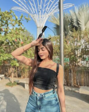 Ravina tekwani Instagram - Cool enough ki aur koshish karu? 

Use my code 15FTINF for 15% off 🩵

Products: 
🔎Contrast Seam Black Top
SKU: FKE13341-XS

🔎TINTED DISTRESSED STRAIGHT PANTS
SKU: FKE15707-26
.
.
.
.
.
Trending reels , outfits, fashion outfits, #trendingreels #ootd ootd