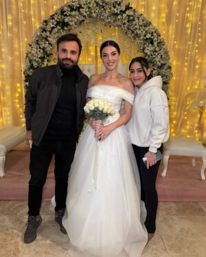 Razane Jammal Instagram - 👰🏻‍♀️🤵🏻‎ ‎

حبيت شارككن شوية صور من البوم عرس نور وزيد، واشكر العيلة الحلوة اللي اكتسبتها بهالرحلة!

‎القائمين على العمل @saradabbous @hamadajamalaldeen @dimaalsafadi @yagmurayarr @adhammurched 
‎مخرجيننا @fikretkadioglu @vedatuyar_ @ercaneyigun 
‎شركائي الممثلين حتى اللي مش موجودين بالصور، رح اشتقلكن كلكن الفريق التقني كله ، عيلة الكارافان بتعرفو حالكن
‎,وكل شخص حط جهد وتعب لنقدملكن #القدر
‎ .بحبكن كثير وبشوفكن بالرحلة الجاية ♥️

Celebrating the end of our show #alqadar by sharing my character Nour and Zeid’s wedding Album. Thank you to all the producers, directors, cast and crew that worked tirelessly around the clock to bring this show to life, to my caravan crew for the unforgettable memories and to our viewers for giving us so much love. I’m going to miss you all 💋
