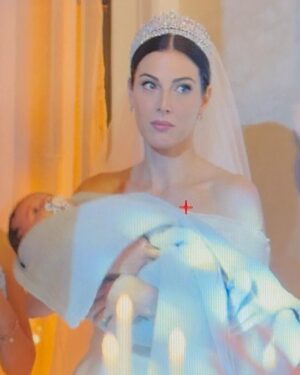 Razane Jammal Instagram - 👰🏻‍♀️🤵🏻‎ ‎

حبيت شارككن شوية صور من البوم عرس نور وزيد، واشكر العيلة الحلوة اللي اكتسبتها بهالرحلة!

‎القائمين على العمل @saradabbous @hamadajamalaldeen @dimaalsafadi @yagmurayarr @adhammurched 
‎مخرجيننا @fikretkadioglu @vedatuyar_ @ercaneyigun 
‎شركائي الممثلين حتى اللي مش موجودين بالصور، رح اشتقلكن كلكن الفريق التقني كله ، عيلة الكارافان بتعرفو حالكن
‎,وكل شخص حط جهد وتعب لنقدملكن #القدر
‎ .بحبكن كثير وبشوفكن بالرحلة الجاية ♥️

Celebrating the end of our show #alqadar by sharing my character Nour and Zeid’s wedding Album. Thank you to all the producers, directors, cast and crew that worked tirelessly around the clock to bring this show to life, to my caravan crew for the unforgettable memories and to our viewers for giving us so much love. I’m going to miss you all 💋
