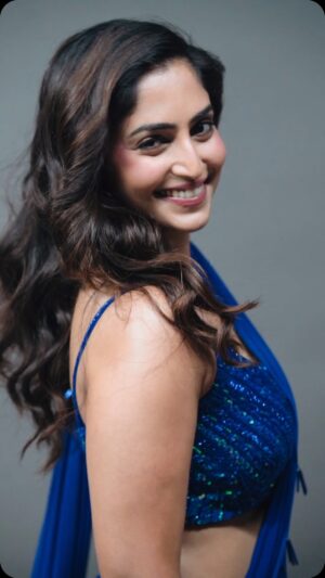Reba Monica John Instagram - Feeling oh soooo Electric blue for an electric night! 💙

Watched MAD SQUARE yet? ✨

This has to be my most unplanned look cause of lack of time but somehow I believe worked it’s magic, thanks to my crew that’s always ready to back me up! 

Gorgeous saree @manikananda @azafashions 
Jewellery @the_jewel_gallery 
Make up @makeuphairbyrahul 
Hair @ravi_pasupuleti 
Styling @manogna_gollapudi my sweetest girl she is, for alwaysssss having my back! 
📸 @they_call_me_keshu 

What do you think of the look?