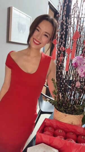 Rebecca Lim Instagram - Here’s to good health, lots of happiness and a great year ahead 🍊🍊🧧❤️ @limrebecca
Makeup @shaunleelee