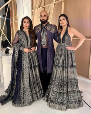 Reema Khan Instagram - HSY has marvelled in his own field. I feel to exalted being his show stopper along with the other bright and brilliant @mehwishhayatofficial 👗 
@theworldofhsy 
#bcwpakistan #humtv #rampwalk👠 #showstopper #humbridalcoutureweek