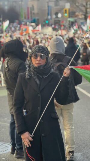 Reema Khan Instagram - THOUSANDS ATTEND RALLY TO SHOW SOLIDARITY WITH GAZA PALESTINIANS

We attended the rally in Washington DC this weekend, to express our solidarity with the Palestinian people. The rally was organized to protest against the killings of thousands of innocent women and children. It was attended by thousands of people from all over the United States. 

We pray for the families who lost their loved ones in this horrific war, and we pray to God to bring peace to this region. Aameen. 
#palistine 
#rally 
#washingtondc 
#stopwar 
#peace 
#2024
