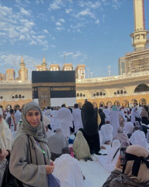 Reema Khan Instagram - May Allah accept all our duas specially in this Holy Month Ameen. 

#makkah 
#lastyear