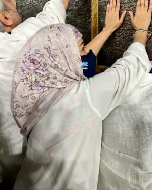 Reema Khan Instagram - Touching the Holy Kaaba is a deeply spiritual and emotional experience for Muslims, often described with profound reverence and awe🙏

  As my hand reached out and touched the smooth, cold stone of the Kaaba, a wave of tranquility washed over me🙏 
In that moment, I felt an unbreakable connection to the millions of souls who had stood in this very spot, seeking solace and divine mercy 😢

  The moment my fingers brushed against the Kaaba’s Kiswah, I felt an indescribable peace. It was as if all my worries and burdens were lifted, leaving only the purity of my faith and the presence of Allah 🙏
 
 “O Allah, forgive me my sins and open for me the doors of Heaven 🙏🤲😢

#jummamubarak 
#saudiarabia 
#makkah 
#holykaba 
#hajj 
#spirtuality
@zakaurrehmangroup