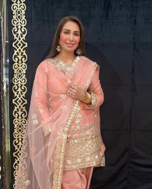 Reema Khan Instagram - Dress shabbily and they remember the dress; dress impeccably and they remember the woman.A woman’s best jewelry is her confidence. 
Fashion is about dressing according to what’s fashionable. Style is more about being yourself. 
Dress by @rubyshakel
jewellery by @jewelsbym.kay
