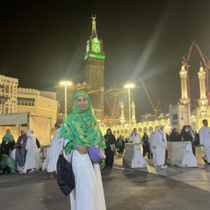 Reema Khan Instagram - ALLHUMDULLILAH 🙏

Performing Umrah is also a profound and blessed experience. It offers a chance for spiritual renewal, forgiveness, and deep connection with your faith. Umrah journey brings us immense spiritual rewards, peace, and fulfillment. May all my prayers to be accepted Ameen 🤲🙏
#Hajj 
#makkah 
#saudiarabia 
#blessings
@zakaurrehmangroup