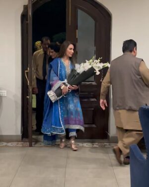 Reema Khan Instagram - Dear @shehzad_rafique ,I fall short of words to express my gratitude for the honor and respect bestowed upon me🙏 
The galaxy of honorable guests invited by you surely made me elevated. It was a memorable event arranged by you which stands and embossed on my heart and mind. 
Stay blessed and live longer than time !
🤲💕
#producerassociation #shehzadrafique #wonderful #dinner