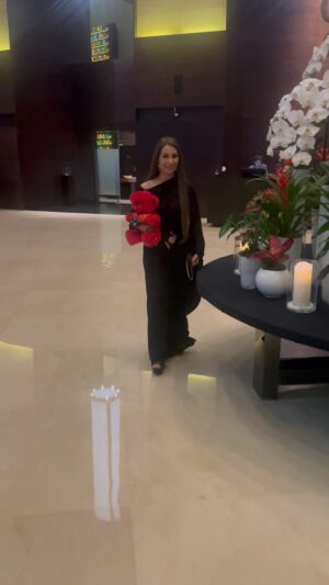Reema Khan Instagram - Going to attend the film premiere of Imran Abbas’s movie “ JEE WAY SONEYA  JEE” in Dubai. 😊👍
Super excited to see him first time on big screen 
@jeewaysoneeyajee
#filmpremiere 
@parniyaanbyayesha 
#dubai🇦🇪 
#excited