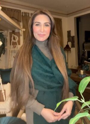 Reema Khan Instagram - SOME PEOPLE MAKE THE WORLD SPECIAL JUST BY BEING IN IT💕 
For that one person in life, we all break our rules. You are lovelier than all the roses in the world. Don’t be afraid to go that extra mile for someone special, because that person will go the extra mile for you. 
Show your love and respect to your loved ones 👈🙏💕
#expressthelove 
#bekindalways 
#respect