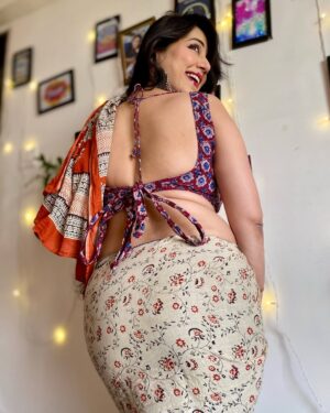 Reema Vohra Instagram - Uh Uh 😛

.
.
.
.
.
.
.
.
.
.
.

.
.
.
.
.
.
.
.
.

.
.
.

.
.
.
.
.
.

.
.
.
.
.
.
.
.
.
#fyp #sareelove #saree #sareeoftheday #bongbeauties #bong #sareeswag #desi #explore #mallu #kuwaitinstagram #dubai 

.
.
.
.
.
.
.
.
.
.
.

.
.
.
.
.
.
.
.
.

.
.
.

.
.
.
.
.
.

.
.
.
.
.
.
.
.
.