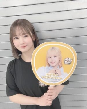 Reina Yokoyama Instagram - ྀི
.
みんな、持つのだ！
.
.
#morningmusume25
#横山玲奈