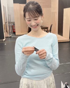 Reon Yuzuki Instagram - .
今日は
ホワイトデーということで
ねねに
お返し🐤
.
手作りクッキー返し
したいと
思ってたけど🥸

.
やっぱり
そんなん無理だーと
心が折れて笑笑
作ってくれたことに
改めて
すごっ‼️‼️って
なって🙂‍↔️🙂‍↔️

.
ねねに似合いそうな
プレゼントに
しました🙂‍↔️🙂‍↔️

.
早速つけてくれて
しゃべみたいな
顔で
ケタケタ笑ってました😊💪

.
#ホワイトデー
#久しぶりにねねにお返し
#夢咲ねね　ちゃん
#しゃべに似てる
#柚希礼音
