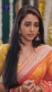 Actress Resham Tipnis HD Photos and Wallpapers March 2025
