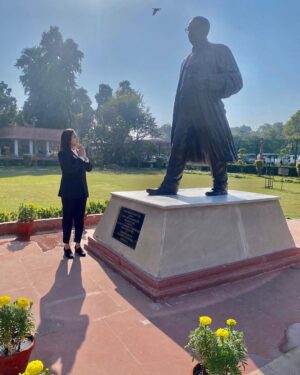 Reshma Rathore Instagram - At the statue of Dr. B.R Ambedkar in the Supreme Court of India.
#jaibhim  #जयभीम 
#supremecourtofindia @supremecourt.in @supremecourtbarassociation