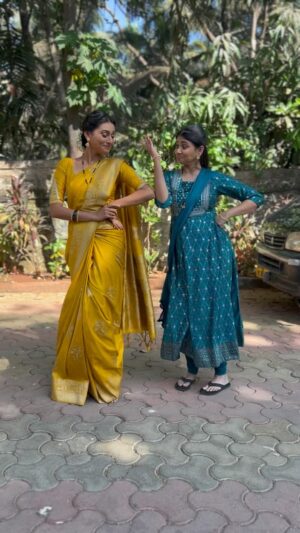 Reshma Shinde Instagram - आम्ही शाळेत असताना ह्या गाण्यावर नृत्य केलं आहे.. अश्या तुमच्या काही आठवणी आहेत का?
 
#oldisgold✨ #lovesong #marathisong