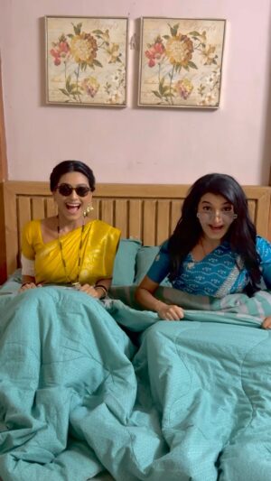 Reshma Shinde Instagram - Such a hectic shooting schedule where there’s no time to eat, sleep or even breathe BUT.. for a Reel😬😜🫣🤭🤣

#gharogharimatichyachuli #starpravah #love #happy #reel #reelitfeelit