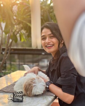 Reshma Venkatesh Instagram - Happiest here 🤍

@meena_cruze ♾️
@cheeso_theloveicon 🐾 @kavi_pretty 💕