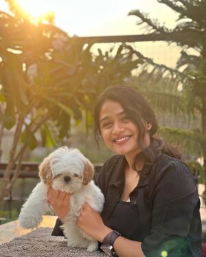 Reshma Venkatesh Instagram - Happiest here 🤍

@meena_cruze ♾️
@cheeso_theloveicon 🐾 @kavi_pretty 💕