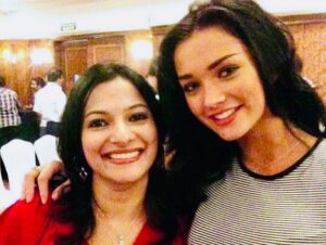 Rethika Srinivas Instagram - How many of you have seen the movie . Type yes if u have !!

Memories from  my Deiva Thirumagal  movie . It was a great pleasure working with them . Made lovely friends and learnt a lot from them. Some memories are evergreen and this was surely one of them. AL vijay is one of the sweetest director too. Each and every one in the snap with me gave me lot of love and will always cherish it . 

#rethika #rethikasrinivas #shooting #memories #movie #deivathirumagal
