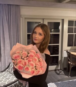 Reylynn Caster Instagram - what a beautiful birthday ⋆｡°✩