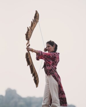Rhea Chakraborty Instagram - Eye of the tiger 🏹 

#iykyk #chapter2 

Styled by: @theanisha 
Assisted by: @jhanvikhatwani_ 
Makeup: @makeupbyshikhamishra
Hair: @kimberlyychu
📸: @rjdeigg