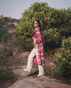 Rhea Chakraborty Instagram - Eye of the tiger 🏹 

#iykyk #chapter2 

Styled by: @theanisha 
Assisted by: @jhanvikhatwani_ 
Makeup: @makeupbyshikhamishra
Hair: @kimberlyychu
📸: @rjdeigg