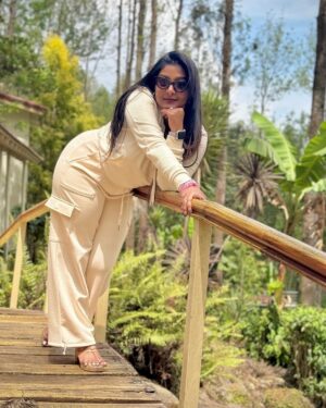 Rhema Ashok Instagram - Collecting memories and not just likes. Here’s to living boldly, laughing loudly, and loving truly 🤍Cheers to adventures that await! 🥂✨

Location courtesy: @lafourseasonsresorts