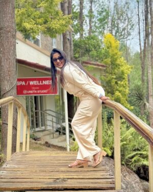 Rhema Ashok Instagram - Collecting memories and not just likes. Here’s to living boldly, laughing loudly, and loving truly 🤍Cheers to adventures that await! 🥂✨

Location courtesy: @lafourseasonsresorts