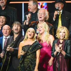 Rhonda Vincent Instagram - It didn't make the broadcast, but we all sang "Will the Circle Be Unbroken" to end the show. It felt almost like Sunday morning, singing in the church choir with your closest family and friends. Thank God for all my Opry brothers and sisters! #rhondavincent #opry100