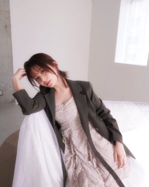Rinka Kumada Instagram - dazzlin web magazine🍑
春服たくさん着てます🌸このワンピースにジャケット合わせが可愛すぎた、、、♡
写真はプレスのみきさんが、新しいカメラで撮ってくれました🤳
私も同じの欲しくなっちゃった🤭
#dazzlin #りんか丈