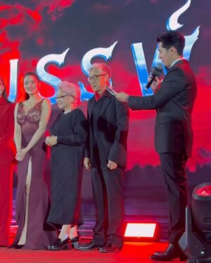 Rinrada Kaewbuasai Instagram - i’m soooo proud of you ♡ @james_jamesma ดีใจมากๆที่ได้ไปดูอยู่ข้างๆ เก่งจังเลยน้าาาา and a big congratulations to all the amazing cast and crew of #นาคบรรพ์ 🖤❤️ ในโรงภาพยนต์ 27 กุมภาพันธ์นี้ ไปดูกันเยอะๆนะคะ 🙌🏼