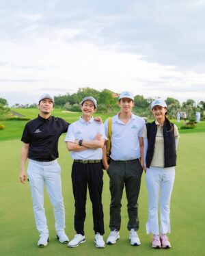 Rinrada Kaewbuasai Instagram - some more pics for you! 💗 ประสบการณ์สุด Exclusive กับการตีกอล์ฟต่างประเทศครั้งแรก แถมเป็นสนามติด Top ระดับโลกด้วย ตื่นเต้นมากๆเลยค่ะ ขอบคุณโค้ช @james_jamesma 🫡 ที่ใจดีช่วยสอนช่วยเตรียมตัว และ my buddyyyyyy พี่มะปราง @alrisaa ที่คอยดูแลตอนออกรอบทริปนี้ด้วยค่า เลิ้บ 🥺💘

ใครเป็นนักกอล์ฟมือสมัครเล่นแบบพาย อย่าลืมติดตามรายละเอียด Chang Cold Brew Cool Clun presents Chang Club Championship 2025 ที่ FB: ChangWorld สำหรับปีหน้านะคะ 
มาสมัครกันเยอะๆ นะคะ!
#ChangColdBrewCoolClub
#ChangClubChampionship2024