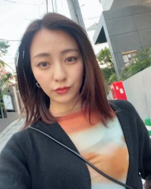 Riria Kojima Instagram - 🐬🧡✌🏻☁️🌳🐎🎸🎞️

さいきんの休み時間。

前髪はめっきりどこかへ
お出かけ中~

初めての乗馬、
下手くそなりに楽しんできました。

誘ってくださった池津祥子さん
ありがとうございましたっ😭💋