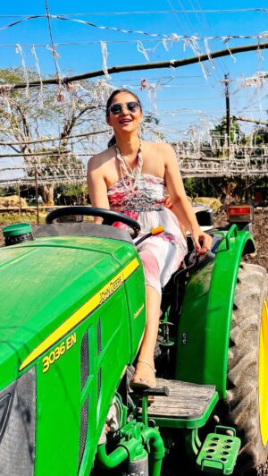 Rishina Kandhari Instagram - Clothes maybe VIDESI par DIL SE DESI ! 

Pro.craft.in.a.ting - Avoiding all adult responsibilities coz ,
I’m just a baby living life desi style 

#lifeiswhatyoumakeit