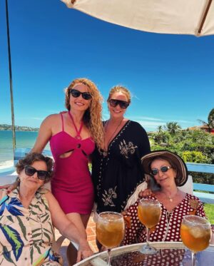 Rita Guedes Instagram - Eu sou do mar , do vento, do sol, …. e muito mais. Dias incríveis com pessoas que amo #love #family #verao