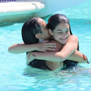 Rita Guerra Instagram - A flor mais linda do meu jardim faz 18 anos🥰
Que orgulho em ti, minha filha, desejo-te tudo de bom na vida, bem mereces❤️❤️❤️ Estarei sempre aqui para tudo, Luv U🥰

@madi.guerra_ 
#18anos #aniversário #amelhorfilhadomundo