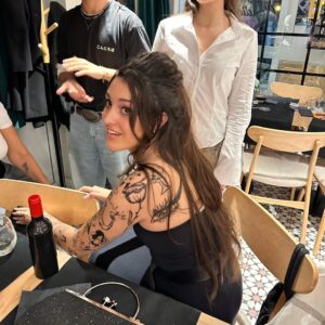 Rita Guerra Instagram - A flor mais linda do meu jardim faz 18 anos🥰
Que orgulho em ti, minha filha, desejo-te tudo de bom na vida, bem mereces❤️❤️❤️ Estarei sempre aqui para tudo, Luv U🥰

@madi.guerra_ 
#18anos #aniversário #amelhorfilhadomundo