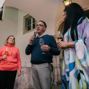 Rita Guerra Instagram - Já podem encontrar o meu vinho Rosé RG na Loja da Confraria do Vinho de Carcavelos, no centro histórico de Oeiras , na Rua Cândido dos Reis😊

@lojaconfrariav.car @mariamanuelaalvesmonteiro
@francisco_figueiredo76
@dicasdeoeiras
@noticiasdeoeiras
@municipiodeoeiras

#vinhorose #rg #vinhorg #ritaguerra #vinhodelisboa #oeiras #whinehouse #oeiraswhinehouse #confrariadovinhodecarcavelos