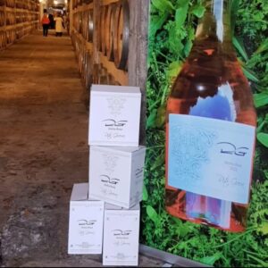 Rita Guerra Instagram - Já podem encontrar o meu vinho Rosé RG na Loja da Confraria do Vinho de Carcavelos, no centro histórico de Oeiras , na Rua Cândido dos Reis😊

@lojaconfrariav.car @mariamanuelaalvesmonteiro
@francisco_figueiredo76
@dicasdeoeiras
@noticiasdeoeiras
@municipiodeoeiras

#vinhorose #rg #vinhorg #ritaguerra #vinhodelisboa #oeiras #whinehouse #oeiraswhinehouse #confrariadovinhodecarcavelos