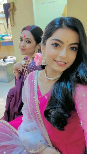 Rituparna Sen Instagram - #greenroom #happyus #motherdaughter #tetulpata #starjalsha #serial #fun