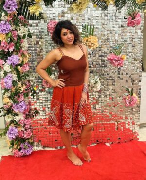 Rituparna Sen Instagram - Festive fashion #fllixbug #swank #coffee
