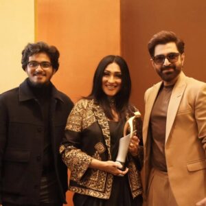 Rituparna Sengupta Instagram - Style Icon (Female) ... #filmfareawards #filmfareglamourandstyleawards 

🥻 @estreekolkata 
💄 @makeup.kaushikrajat 
💇 @rajat_chakroborty 
📸 @avi_jit_k 
🔗 @sociallyyours.vs