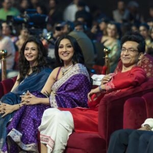 Rituparna Sengupta Instagram - @starjalsha পরিবার অ্যাওয়ার্ড ২০২৫ ...

@yourkoel @totaroychoudhury @tonushree_10 @yashdasgupta @nusratchirps @imdevadhikari @monami_ghosh @kanchanthinksreaal 

🥻 @sanskriti_kolkata
💍 @uzma_m_firoz
💇 @rajat_chakroborty
💄 @makeup.kaushikrajat 
📸 @avi_jit_k 
🔗 @sociallyyours.vs