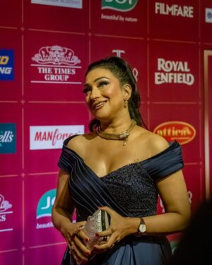 Rituparna Sengupta Instagram - Filmfare night ✨ 

📸 @avi_jit_k
💄💇 @makeup.kaushikrajat 
🔗 @sociallyyours.vs