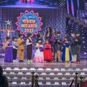 Rituparna Sengupta Instagram - @starjalsha পরিবার অ্যাওয়ার্ড ২০২৫ ...

@yourkoel @totaroychoudhury @tonushree_10 @yashdasgupta @nusratchirps @imdevadhikari @monami_ghosh @kanchanthinksreaal 

🥻 @sanskriti_kolkata
💍 @uzma_m_firoz
💇 @rajat_chakroborty
💄 @makeup.kaushikrajat 
📸 @avi_jit_k 
🔗 @sociallyyours.vs