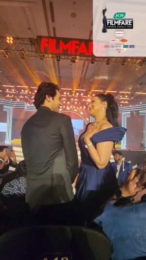 Rituparna Sengupta Instagram - #RajkummarRao and #RituparnaSengupta catch up at the #JoyFilmfareAwardsBangla2025.🫶🏻

@joypersonalcare_bengal @lalbabariceofficial 
@manforceindia

#FilmfareAwardsBangla2025 #Filmfare #filmfareawards #filmfareawardsbangla