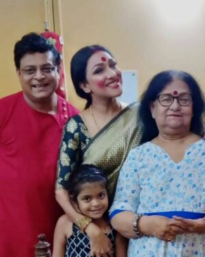 Rituparna Sengupta Instagram - Happy Holi ma ❤️ Subho Dol purnima....🙏My first dol purnima without you...I can't touch your feet today or smear you with colours..which you loved the most..you will not make the satyanarayan thakurer shinni..the best thing on Dol purnima ..and spend long hours in the puja room irrespective of your health issues ...we are so clueless without you....Ma miss you so much 🩷 Happy Holi to you ma and everyone ....miss you always and ever .....🙏Tumi bhalo theko ma ❤️
