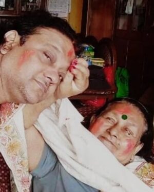 Rituparna Sengupta Instagram - Happy Holi ma ❤️ Subho Dol purnima....🙏My first dol purnima without you...I can't touch your feet today or smear you with colours..which you loved the most..you will not make the satyanarayan thakurer shinni..the best thing on Dol purnima ..and spend long hours in the puja room irrespective of your health issues ...we are so clueless without you....Ma miss you so much 🩷 Happy Holi to you ma and everyone ....miss you always and ever .....🙏Tumi bhalo theko ma ❤️